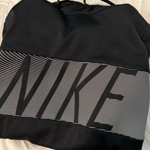 Nike dry fit pull over